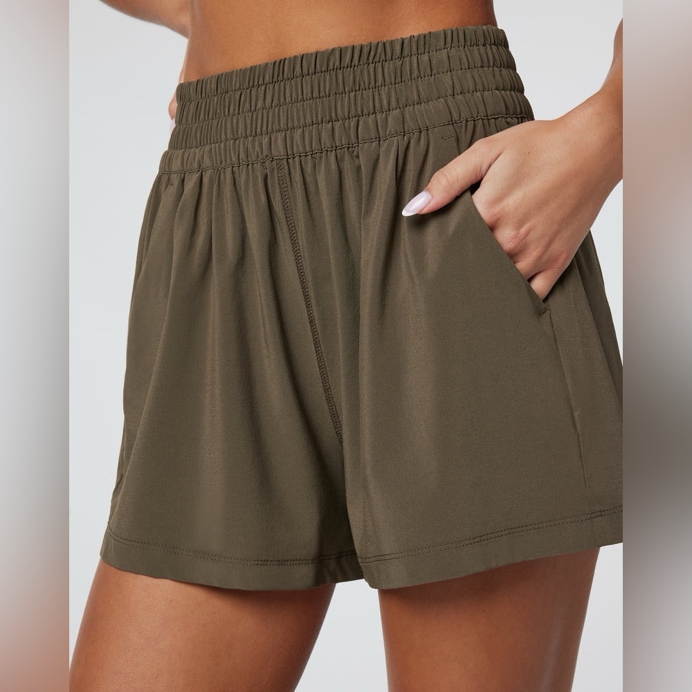 VUORI Villa Short Women's Lightweight Shorts Dark Oregano Small